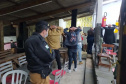 Com fiscalizações mais intensas, promovidas pelas polícias Militar e Civil, 20 pontos comerciais foram interditados e 714 pessoas encaminhadas por infringir medidas sanitárias de prevenção ao coronavírus no Paraná no feriado de Corpus Christi. O balanço da Secretaria da Segurança Pública registra dados de quinta-feira (03) a domingo (06).  -  Curitiba, 07/06/2021  -  Foto: SESP/PR