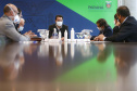 O governador Carlos Massa Ratinho Junior recebeu nesta quarta-feira (9) executivos da JBS, uma das maiores companhias de alimento e proteína animal do mundo, para dar continuidade às discussões sobre os investimentos da empresa no Estado. A reunião foi realizada no Palácio Iguaçu.

Foto: Jonathan Campos/AEN