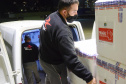 O Paraná recebeu na noite desta quarta-feira (9) mais 238 mil vacinas contra a Covid-19, sendo 237 mil doses do imunizante AstraZeneca produzida no Brasil pela Fiocruz e mil doses da AstraZeneca/Covax/Oxford, importadas por meio do consórcio Covax Facility. As vacinas fazem parte da 24ª pauta de distribuição do Ministério da Saúde.  -  curitiba, 09/06/2021  -  Foto: Américo Antonio/SESA