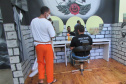 Presos da penitenciária de Cascavel participam de minicurso com barbeiro profissional  -  Foto: Depen-PR