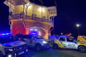 As equipes da Ação Integrada de Fiscalização Urbana (AIFU) fecharam três estabelecimentos comerciais e apreenderam uma máquina caça níquel e 12 maços de cigarros contrabandeados