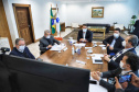 O governador Carlos Massa Ratinho Junior se reuniu nesta sexta-feira (18), no Palácio Iguaçu, com representantes do Instituto de Tecnologia do Paraná (Tecpar) e das empresas Pfizer e Orygen a fim de avaliar a parceria para futura produção conjunta de três medicamentos.Foto: José Fernando Ogura/AEN