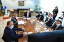 O governador Carlos Massa Ratinho Junior se reuniu nesta sexta-feira (18), no Palácio Iguaçu, com representantes do Instituto de Tecnologia do Paraná (Tecpar) e das empresas Pfizer e Orygen a fim de avaliar a parceria para futura produção conjunta de três medicamentos.Foto: José Fernando Ogura/AEN