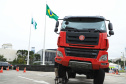 O governador Carlos Massa Ratinho Junior conheceu nesta sexta-feira (18) os caminhões Euro 5 e Euro 6, modelos escolhidos para abrir a linha de montagem da TatraBras no Paraná, que prevê iniciar a produção a partir de setembro. Foto: José Fernando Ogura/AEN