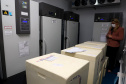 Chegou no Paraná na manhã desta sexta-feira (18) um novo lote com 234.510 vacinas contra a Covid-19. São 143.910 doses do imunizante Comirnaty, produzido pela Pfizer/BioNtech, e 90.600 doses da Coronavac/Butantan. De acordo com a Secretaria de Estado da Saúde (Sesa), as vacinas serão destinadas aos grupos prioritários e população em geral acima de 40 anos. A remessa faz parte da 25ª pauta de distribuição do governo federal. Foto: Ari Dais/AEN