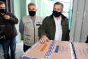 Chegou no Paraná na manhã desta sexta-feira (18) um novo lote com 234.510 vacinas contra a Covid-19. São 143.910 doses do imunizante Comirnaty, produzido pela Pfizer/BioNtech, e 90.600 doses da Coronavac/Butantan. De acordo com a Secretaria de Estado da Saúde (Sesa), as vacinas serão destinadas aos grupos prioritários e população em geral acima de 40 anos. A remessa faz parte da 25ª pauta de distribuição do governo federal. Foto: Ari Dais/AEN