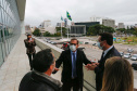 O governador Carlos Massa Ratinho Junior recebeu nesta sexta-feira (18) o atual presidente do Supremo Tribunal de Justiça, ministro Humberto Martins, para aproximar o relacionamento entre a instituição federal e os poderes executivo e judiciário do Paraná. A visita do ministro foi realizada no Palácio Iguaçu. Foto: Jonathan Campos/AEN