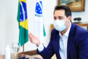 O governador Carlos Massa Ratinho Junior recebeu, nesta quarta-feira (23), uma comitiva formada por membros do Ministério da Infraestrutura, do Ministério da Economia e da Secretaria de Infraestrutura e Logística para discutir o projeto da Nova Ferroeste.  Foto: José Fernando Oura/AEN