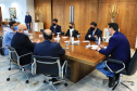 O governador Carlos Massa Ratinho Junior recebeu, nesta quarta-feira (23), uma comitiva formada por membros do Ministério da Infraestrutura, do Ministério da Economia e da Secretaria de Infraestrutura e Logística para discutir o projeto da Nova Ferroeste.  Foto: José Fernando Oura/AEN