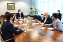 O governador Carlos Massa Ratinho Junior recebeu, nesta quarta-feira (23), uma comitiva formada por membros do Ministério da Infraestrutura, do Ministério da Economia e da Secretaria de Infraestrutura e Logística para discutir o projeto da Nova Ferroeste.  Foto: José Fernando Oura/AEN