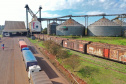 Cascavel, no Oeste do Paraná, recebeu nesta quarta-feira (23) a comitiva do governo federal que está no Estado para uma série de visitas técnicas a fim de avaliar o projeto da Nova Ferroeste. Em encontro com cooperativistas, foi abordado o desempenho da linha férrea já existente (a Ferroeste) e o impacto que a nova ferrovia terá sobre a competitividade do setor produtivo da região. Foto: Alessandro Vieira/AEN