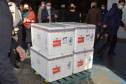 O Governo do Estado recebeu 439.340 vacinas contra a Covid-19 na tarde desta quinta-feira. Este é o primeiro lote com vacinas do braço farmacêutico da Johnson & Johnson. Foto: Américo Antonio/Sesa