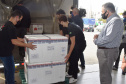 O Governo do Estado recebeu 439.340 vacinas contra a Covid-19 na tarde desta quinta-feira. Este é o primeiro lote com vacinas do braço farmacêutico da Johnson & Johnson. Foto: Américo Antonio/Sesa