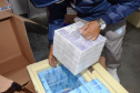 O Governo do Estado recebeu 439.340 vacinas contra a Covid-19 na tarde desta quinta-feira. Este é o primeiro lote com vacinas do braço farmacêutico da Johnson & Johnson. Foto: Américo Antonio/Sesa