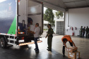 O Governo do Estado realizou mais uma força-tarefa para acelerar o envio de vacinas contra a Covid-19 e medicamentos do kit de intubação para todas as 22 Regionais de Saúde na tarde desta sexta-feira (25). Ao todo foram encaminhadas, por via aérea e terrestre, 307.180 vacinas e 116.083 medicamentos.  -  Curitiba, 25/06/2021  -  Foto: Américo Antonio/SESA