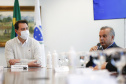 O governador Carlos Massa Ratinho Junior  recebe o  ministro do Desenvolvimento Regional, Rogério Marinho, no Palácio Iguaçu, as propostas selecionadas pelo Programa Pró-Moradia para revitalização de favelas nas cidades de Curitiba e São José dos Pinhais.  Foto: Jonathan Campos/AEN