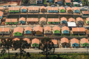 Construtoras interessadas em firmar parcerias com o Governo do Estado para a construção de casas populares podem se habilitar, a partir desta sexta-feira (2), no novo Chamamento Público do programa Casa Fácil Paraná. O edital está disponível no site da Cohapar e prevê a concessão de subsídios de R$ 15 mil por família em imóveis financiados pelo Governo Federal.  -  Foto: Rodrigo Félix Leal