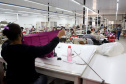 Outra marca de destaque internacional também tem origem paranaense. O Grupo Morena Rosa foi fundado em Cianorte, no Noroeste do Estado, cidade conhecida como capital do vestuário. Hoje, a empresa tem cerca de 6 mil pontos de venda espalhados por 1,7 mil cidades brasileiras, e exporta suas confecções para 12 países. Foto: Ari Dias/AEN