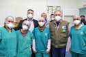 O secretário de Estado da Saúde, Beto Preto acompanha o ministro da Saúde, Marcelo Queiroga, nesta terça-feira (20) no Hospital Municipal Padre Germano Lauck  em Foz do Iguaçu. Foto: Gilson Abreu/AEN