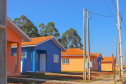 Trinta famílias de Anahy, na região Oeste do Paraná, realizaram nesta sexta-feira (23) o sonho da casa própria. A partir de agora, elas são as novas moradoras do loteamento Simões, empreendimento que recebeu investimento de R$ 2 milhões em um trabalho conjunto entre os governos estadual, federal e municipal por meio do programa Casa Verde e Amarela.
Foto: Lyce Amaro/Prefeitura de Anahy