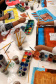 O Centro Juvenil de Artes Plásticas, CJAP, está com inscrições abertas para as oficinas regulares do segundo semestre. São, ao todo, 25 oficinas para crianças e adolescentes, entre 08 e 17 anos. Os encontros serão virtuais, pelo Google Meet.  -  Curitiba, 27/07/2021  -  Foto:  Professora Adriana Carla Dalazen Cichocki ( imagens feitas antes da pandemia)