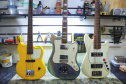 É curitibana a primeira luthier formada em instrumentos elétricos do Brasil. Rosanne Lemos é a fundadora da Mankato Guitarras (https://mankatoguitars.webflow.io/), uma marca autoral que cria guitarras com modelos únicos e confeccionadas à moda antiga. Foto: José Fernando Ogura/AEN