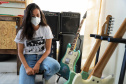 É curitibana a primeira luthier formada em instrumentos elétricos do Brasil. Rosanne Lemos é a fundadora da Mankato Guitarras (https://mankatoguitars.webflow.io/), uma marca autoral que cria guitarras com modelos únicos e confeccionadas à moda antiga. Foto: José Fernando Ogura/AEN