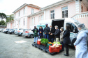 O Governo do Estado realizou na manhã desta quarta-feira (28) a primeira entrega de alimentos do Programa Compra Direta Paraná em Curitiba em 2021. O lançamento simbólico aconteceu no Asilo São Vicente de Paulo, no bairro Juvevê, com produtos da Cooperativa de Agricultores Orgânicos e de Produção Agroecológica (Coaopa). A cerimônia contou com a presença do secretário estadual da Agricultura e do Abastecimento, Norberto Ortigara.   -  Curitiba, 28/07/2021  -  Foto: José Fernando Ogura/AEN
