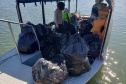 Nesta sexta-feira (30), 115 quilos de lixo foram recolhidos do manguezal, na Ilha do Teixeira, em Paranaguá. A ação integra o Programa de Monitoramento de Manguezais da Portos do Paraná. Foto: Pierpaolo Nota/ Portos do Paraná