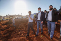 Mais uma grande obra de infraestrutura em Cascavel, no Oeste do Paraná, deve sair do papel nos próximos meses. O governador Carlos Massa Ratinho Junior e diretor técnico Executivo Itaipu Binacional, Celso Vilar Torino, lançaram nesta segunda-feira (2) a pedra fundamental da duplicação do Contorno Oeste, que conecta a BR-277 à BR-163. Foto: Jonathan Campos/AEN
