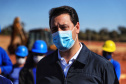 O governador Carlos Massa Ratinho Junior visitou nesta terça-feira (03) as obras de instalação do novo núcleo genético e da unidade de disseminação de genes da empresa Agroceres Pic, no limite entre Paranavaí e Santo Antônio do Caiuá, no Noroeste. Foto: José Fernando Ogura/AEN