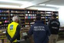 Três pessoas foram presas e mais de 860 cigarros eletrônicos e mais de 6 mil essências de narguilé foram apreendidos durante uma operação que envolveu a Ação Integrada de Fiscalização Urbana (AIFU), a Receita Federal, o Procon, a Secretaria de Justiça, Família e Trabalho (SEJUF) e a Secretaria Municipal do Urbanismo nesta quinta-feira (05/08)