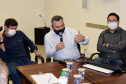O secretário de Estado da Saúde, Beto Preto, recebeu hoje (11) os prefeitos da região de Maringá para discutir o fortalecimento do Samu Norte Novo, vacinação contra a Covid-19 e tratativas para liberação de recursos já aprovados para o Consórcio Público Intermunicipal de Saúde do Setentrião Paranaense (Cisamusep).Foto: Américo Antonio/SESA
