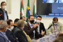 O secretário de Estado da Saúde, Beto Preto, recebeu hoje (11) os prefeitos da região de Maringá para discutir o fortalecimento do Samu Norte Novo, vacinação contra a Covid-19 e tratativas para liberação de recursos já aprovados para o Consórcio Público Intermunicipal de Saúde do Setentrião Paranaense (Cisamusep).Foto: Américo Antonio/SESA