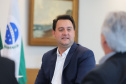 O governador Carlos Massa Ratinho Junior recebe  nesta quinta-feira (19) o Presidente nacional do Sebrae, Carlos do Carmo Andrade Melles, o presidente do Conselho Deliberativo do Sebrae/PR, Fernando Moraes e  o Diretor Superintendente - Sebrae/PR Vitor Roberto Tioqueta. O vice-governador Darci Piana acompanha a agenda. 19/08/2021 - Foto: Geraldo Bubniak/AEN