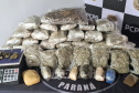 A Polícia Civil do Paraná (PCPR) apreendeu 1.492,46 quilos de maconha do crime organizado, na noite de sexta-feira (24), em estacionamentos na região central de Curitiba. Um homem e duas mulheres, de 27, 28 e 35 anos, foram presos em flagrante pelos crimes de tráfico de drogas, associação para o tráfico e posse ilegal de arma de fogo.  -  Curitiba, 27/09/2021  -  Foto: Polícia Civildo Paraná
