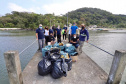 Nesta segunda-feira (27), 18 voluntários participaram da ação de limpeza de praias nas comunidades de Europinha e Ilha do Teixeira, no entorno dos portos de Paranaguá e Antonina, na Baía de Paranaguá. - Paranaguá, 27/09/2021  -  Foto: Claudio Neves/Portos do Paraná