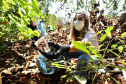 Nesta segunda-feira (27), 18 voluntários participaram da ação de limpeza de praias nas comunidades de Europinha e Ilha do Teixeira, no entorno dos portos de Paranaguá e Antonina, na Baía de Paranaguá. - Paranaguá, 27/09/2021  -  Foto: Claudio Neves/Portos do Paraná