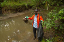 Voluntários da Sanepar e parceiros retiraram cerca de uma tonelada de resíduos da Barragem do Passaúna e do entorno, na manhã desta quinta-feira (30), em Curitiba. O trabalho foi feito com caiaques, stand-ups, canoas e até bicicleta. Participaram cerca de 75 pessoas, da Prefeitura de Curitiba, Rotary Club, Passaúna Paddle Club e da comunidade. -  Curitiba, 30/09/2021  -  Foto: André Thiago/Sanepar