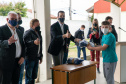 Quase 800 alunos do Colégio Estadual Cívico-Militar Professor Luiz Carlos de Paula e Souza, no bairro Umbará, em Curitiba, receberam novos uniformes nesta terça-feira (05). A entrega foi feita pelo secretário estadual da Educação e do Esporte, Renato Feder. Foto: Anderson Pedroso/Seed-PR