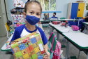 A Portos do Paraná deu início nesta semana, em parceria com a Superintendência Geral de Ação Solidária, à distribuição de brinquedos às crianças matriculadas nas escolas municipais das comunidades isoladas de Paranaguá e Antonina. Foto: Pierpaolo Nota/Portos do Paraná