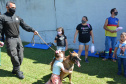 Servidores do Departamento Penitenciário do Paraná organizaram uma campanha para arrecadação de doces e brinquedos que foram entregues nesta quarta-feira (13), a crianças do Centro Municipal de Educação Infantil Ana Maria, em Piraquara, na Região Metropolitana de Curitiba. Além dos presentes, uma apresentação com cães que atuam no sistema prisional alegrou a tarde da criançada.  -  Curitiba, 14/10/2021 - Foto: DEPEN/PR