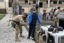 Com exposições de equipamentos, passeios de viatura, tirolesa e até um helicóptero, o Quartel do Comando-Geral abriu as portas para a comunidade entre as 10 e 16 horas deste domingo (17/10) em comemoração ao Dia das Crianças. O evento, que contou com diversos parceiros, foi pensado e organizado para proporcionar um dia especial para os filhos dos policiais militares e para a comunidade no geral. - Curitiba, 17/10/2021 - Foto: PMPR