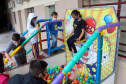 Com exposições de equipamentos, passeios de viatura, tirolesa e até um helicóptero, o Quartel do Comando-Geral abriu as portas para a comunidade entre as 10 e 16 horas deste domingo (17/10) em comemoração ao Dia das Crianças. O evento, que contou com diversos parceiros, foi pensado e organizado para proporcionar um dia especial para os filhos dos policiais militares e para a comunidade no geral. - Curitiba, 17/10/2021 - Foto: PMPR
