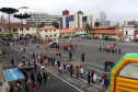Com exposições de equipamentos, passeios de viatura, tirolesa e até um helicóptero, o Quartel do Comando-Geral abriu as portas para a comunidade entre as 10 e 16 horas deste domingo (17/10) em comemoração ao Dia das Crianças. O evento, que contou com diversos parceiros, foi pensado e organizado para proporcionar um dia especial para os filhos dos policiais militares e para a comunidade no geral. - Curitiba, 17/10/2021 - Foto: PMPR