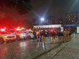 A Ação Integrada de Fiscalização Urbana (AIFU) fiscalizou 17 pontos comerciais da Capital entre a noite de sexta-feira (15/10) e a noite de domingo (17/10), e o trabalho resultou em sete estabelecimentos fechados e sete pessoas encaminhadas. - Curitiba, 18/10/2021 - Foto: AIFU/SESP-PR