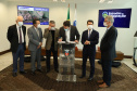 Mais dez municípios do Estado vão ganhar nova pavimentação em importantes estradas rurais, artérias de escoamento da produção agrícola paranaense. Os convênios foram assinados pelo governador Carlos Massa Ratinho Junior nesta terça-feira (19) em cerimônia no Palácio Iguaçu.  Foto: Ari Dias/ AEN.