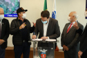 Mais dez municípios do Estado vão ganhar nova pavimentação em importantes estradas rurais, artérias de escoamento da produção agrícola paranaense. Os convênios foram assinados pelo governador Carlos Massa Ratinho Junior nesta terça-feira (19) em cerimônia no Palácio Iguaçu.  Foto: Ari Dias/ AEN.