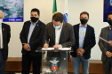 Mais dez municípios do Estado vão ganhar nova pavimentação em importantes estradas rurais, artérias de escoamento da produção agrícola paranaense. Os convênios foram assinados pelo governador Carlos Massa Ratinho Junior nesta terça-feira (19) em cerimônia no Palácio Iguaçu.  Foto: Ari Dias/ AEN.