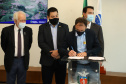 Mais dez municípios do Estado vão ganhar nova pavimentação em importantes estradas rurais, artérias de escoamento da produção agrícola paranaense. Os convênios foram assinados pelo governador Carlos Massa Ratinho Junior nesta terça-feira (19) em cerimônia no Palácio Iguaçu.  Foto: Ari Dias/ AEN.